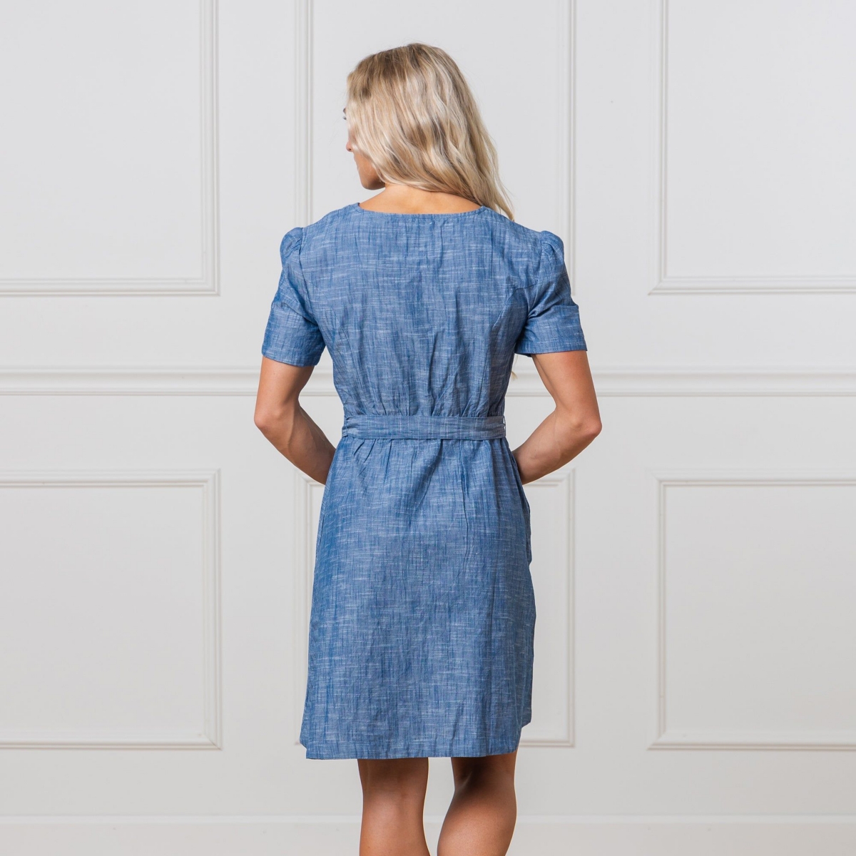 Hope & Henry Women's Short Sleeve Button Front Chambray Dress with Waist Sash
