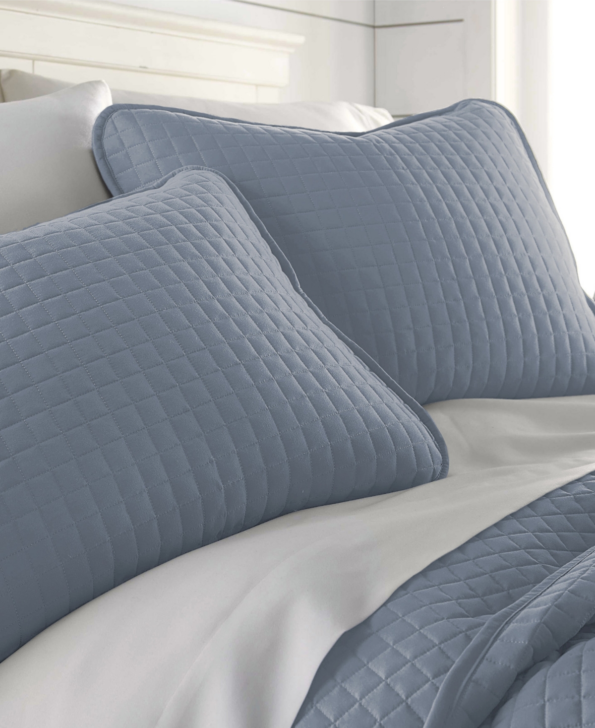 Southshore Fine Linens Oversized Lightweight Quilt and Sham Set,