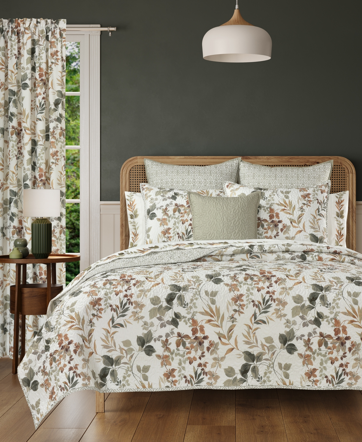 https://slimages.macysassets.com/is/image/MCY/products/8/optimized/25609258_fpx.tif?wid=1200&fmt=jpeg&qlt=100