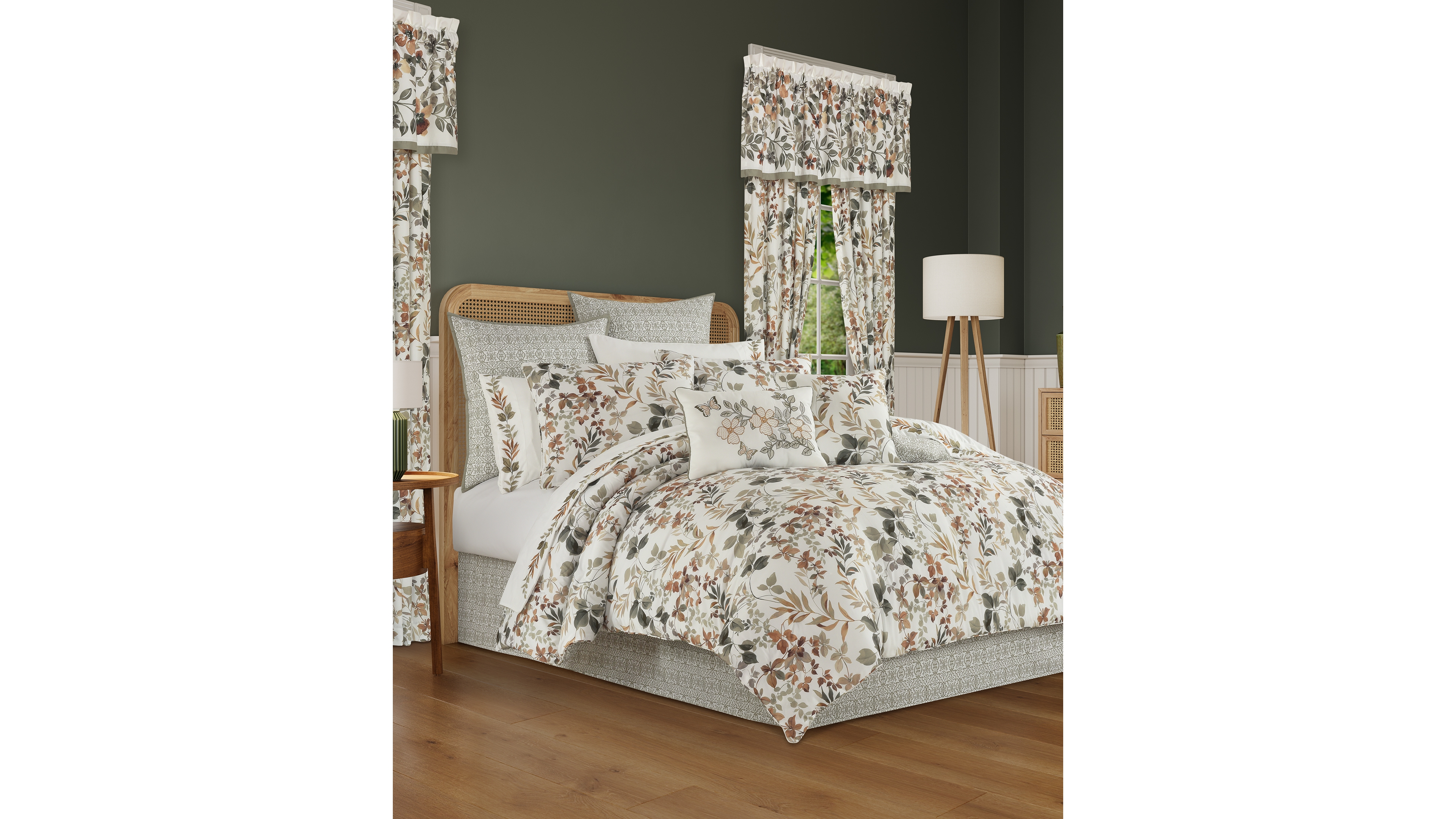 Royal Court Evergreen 4 Piece Comforter Set, Queen