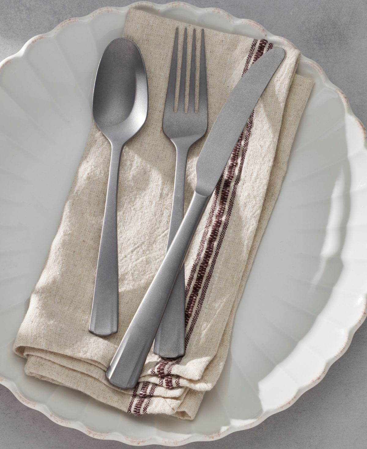 Lenox French Perle Scallop 65 Piece Flatware Set