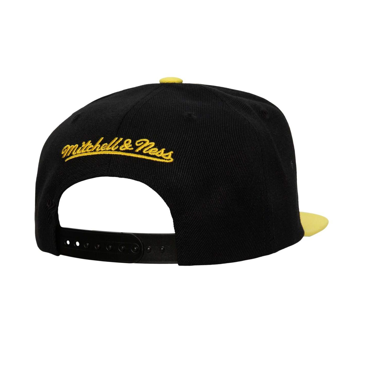 Мужская кепка Mitchell & Ness Black, Gold Iowa Hawkeyes 2-Tone 2.0 Snapback Hat — фото 3