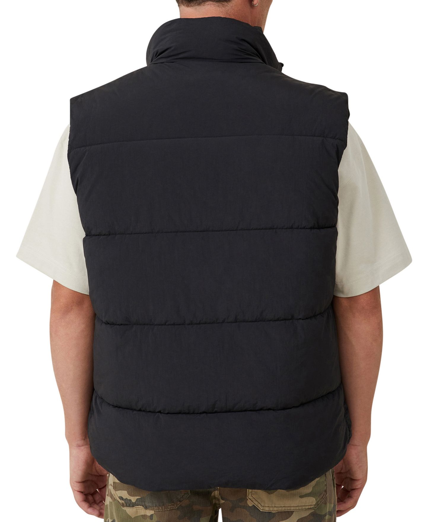 Мужской жилет COTTON ON Mother Puffer Vest, цвет: Чёрный — фото 2