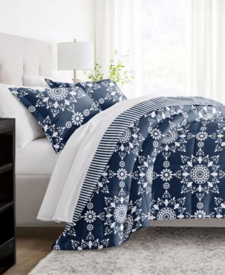 Ultra Soft Daisy Medallion Reversible 3- Pc. Comforter Set, Queen