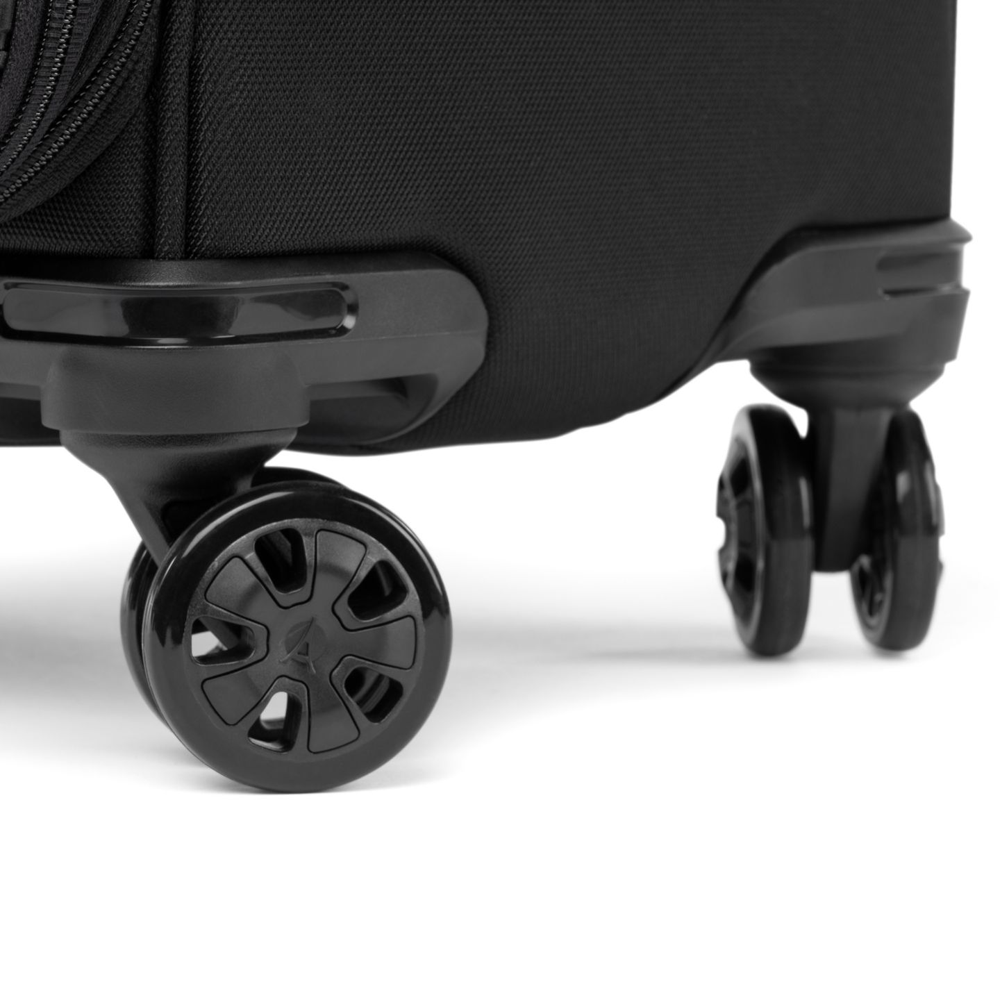Чемодан Travelpro Crew Classic Medium Check-in Expandable Spinner, цвет: Угольно-чёрный — фото 11
