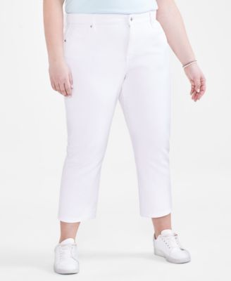 Plus Size Mid-Rise Curvy Capri Jeans