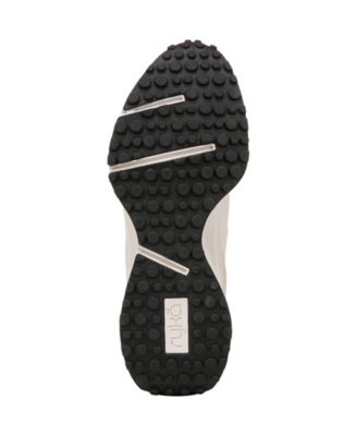 Women's Jog On Slip On Bungee Sneakers