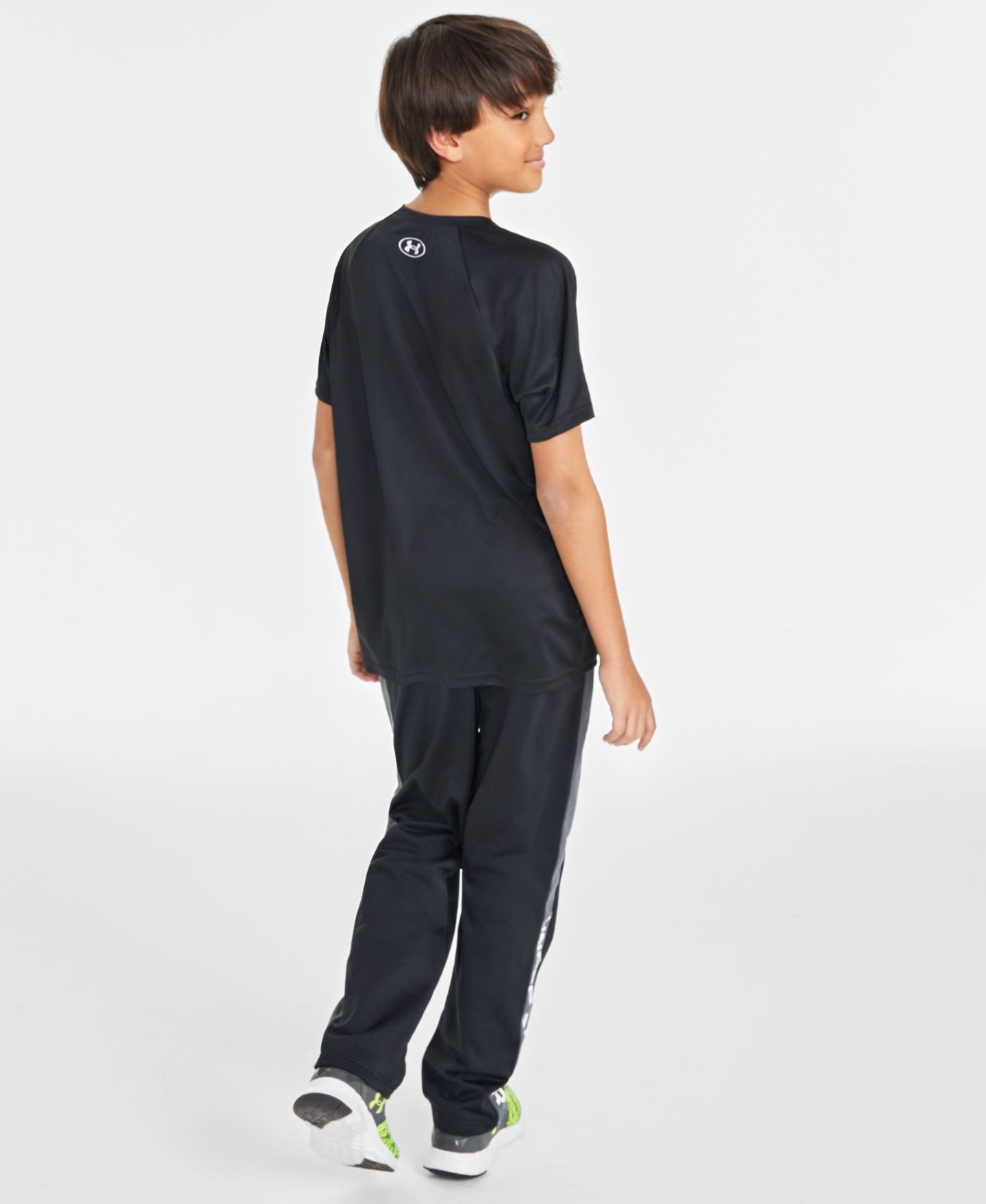 Комплекты Under Armour T-Shirt & Brawler Tapered Pants для мальчиков, цвет: Чёрный — фото 2