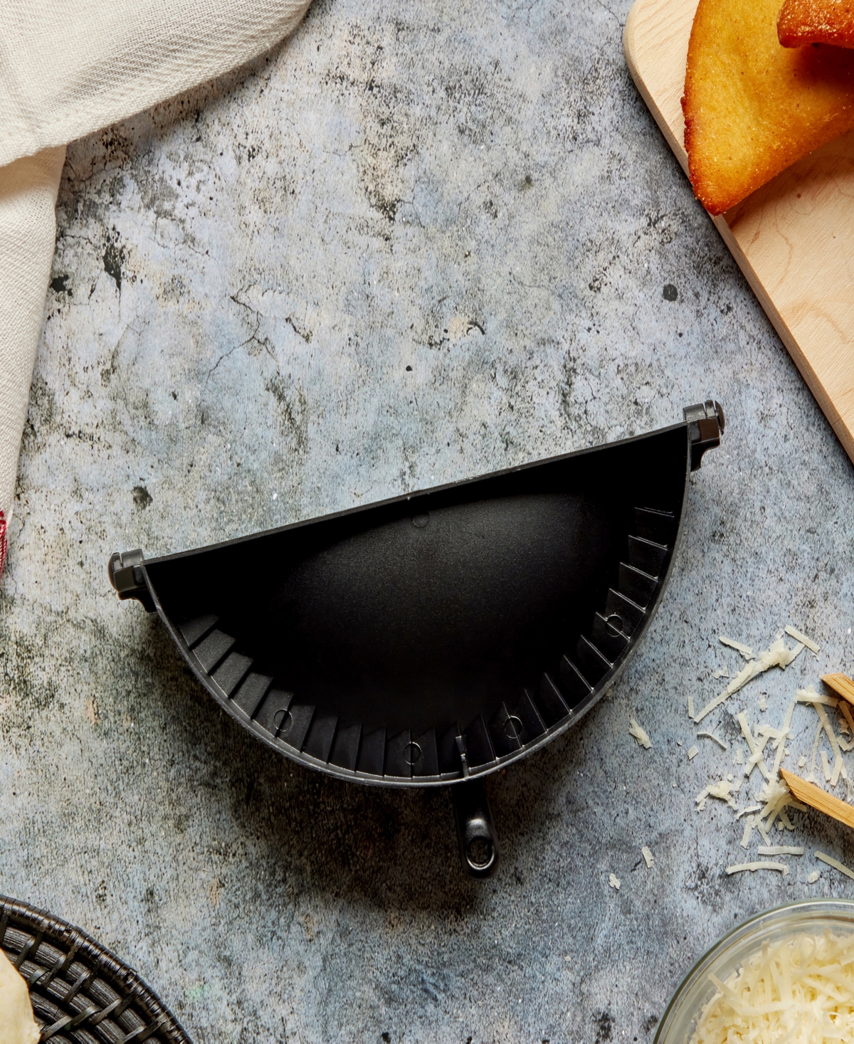 Imusa 1.61" Durable Plastic Empanada Maker Set In Black