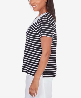 Women's Classic Neutrals Lace Neck Striped Split Hem T-shirt