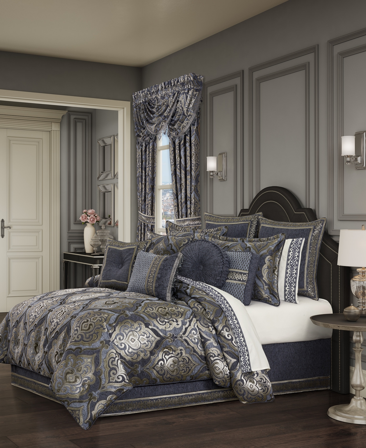 J Queen New York Amici Pillow, x