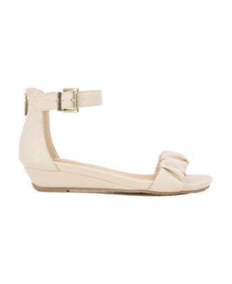 Reaction Kenneth Cole Great Scrunch Sandal In Ecru | ModeSens