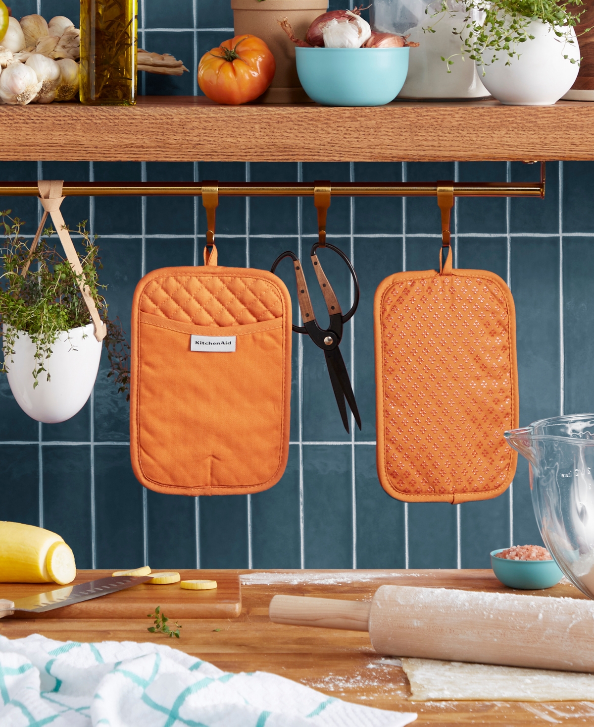 Kitchenaid Asteroid Pot Holder 2-pack Set, 7" X 10" In Beet 1