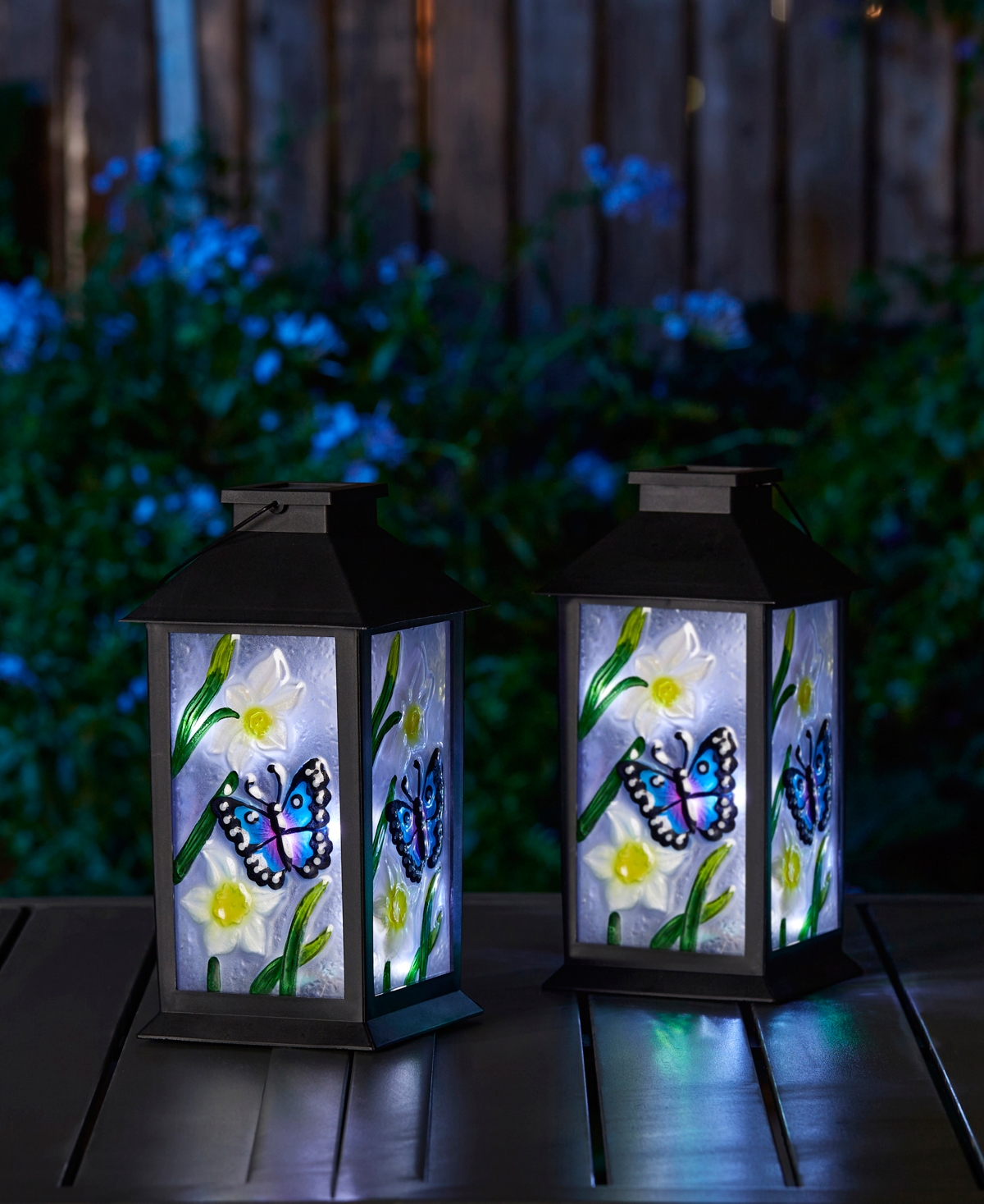 Glitzhome H Set of 2 Stylish Textured Glass with Butterfly and Flower Pattern Solar Powered Hanging Lantern