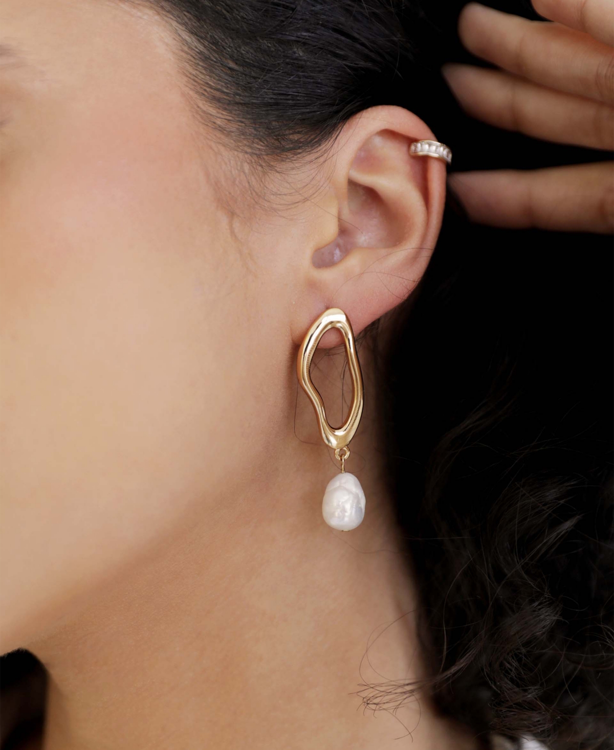 Ettika Open Circle 18k Gold-plated And Cultured Freshwater Pearl Dangle Earrings In Gold