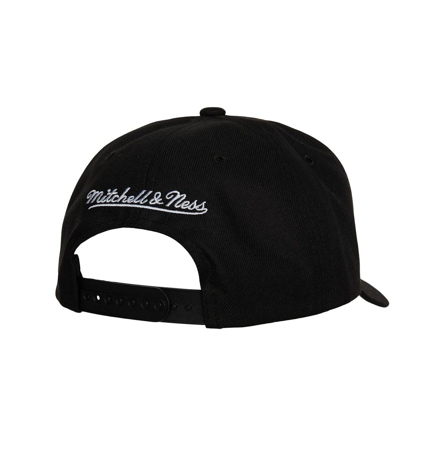 Мужская кепка Mitchell & Ness Black Boston Bruins Team Ground Pro Adjustable Hat — фото 3