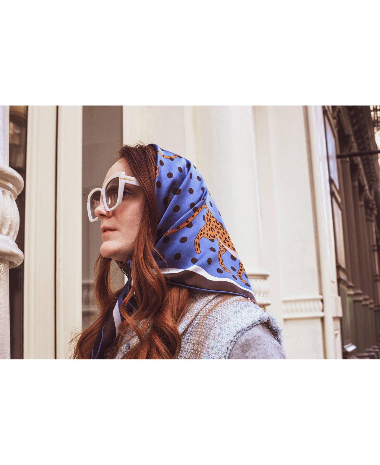 Женский шарф Jessie Zhao New York Double Sided Silk Scarf Of Blue Leopards Garden, цвет: Коричневый — фото 2