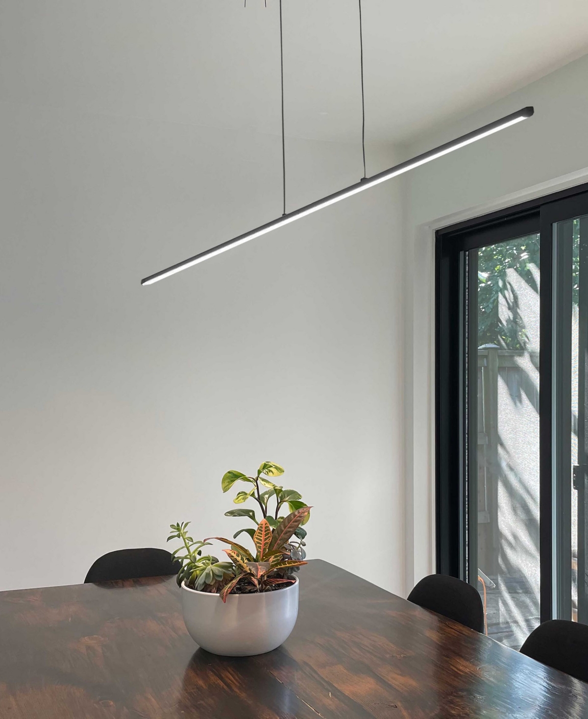 Dainolite 0.75" Metal Array 56w Led Horizontal Pendant With Acrylic Diffuser In Matte Black,white