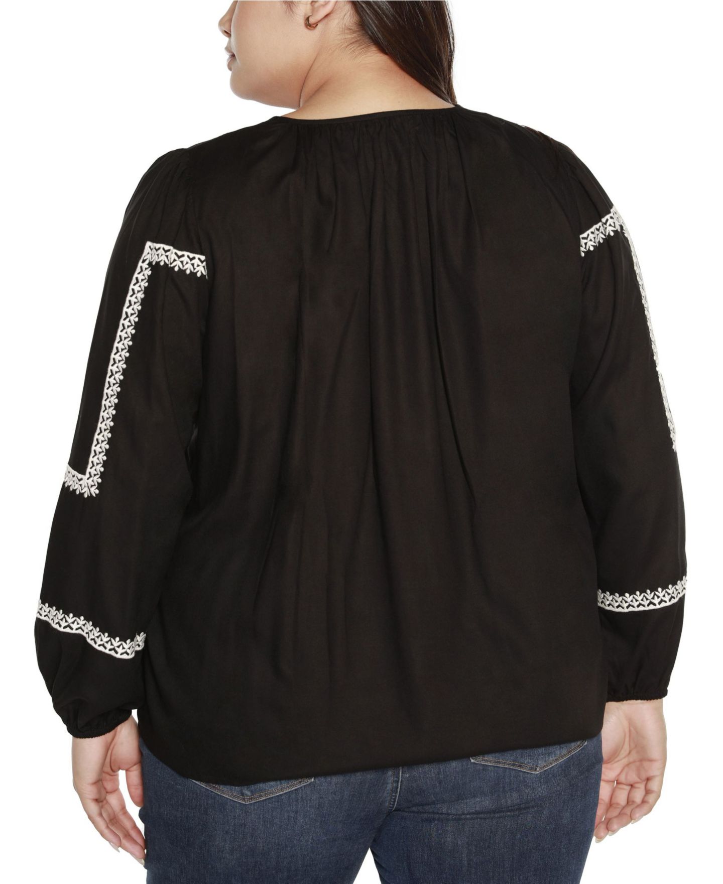 Женский топ Belldini Black Label Plus Size Embroidered Blouson Tie Neck, цвет: Чёрный — фото 3