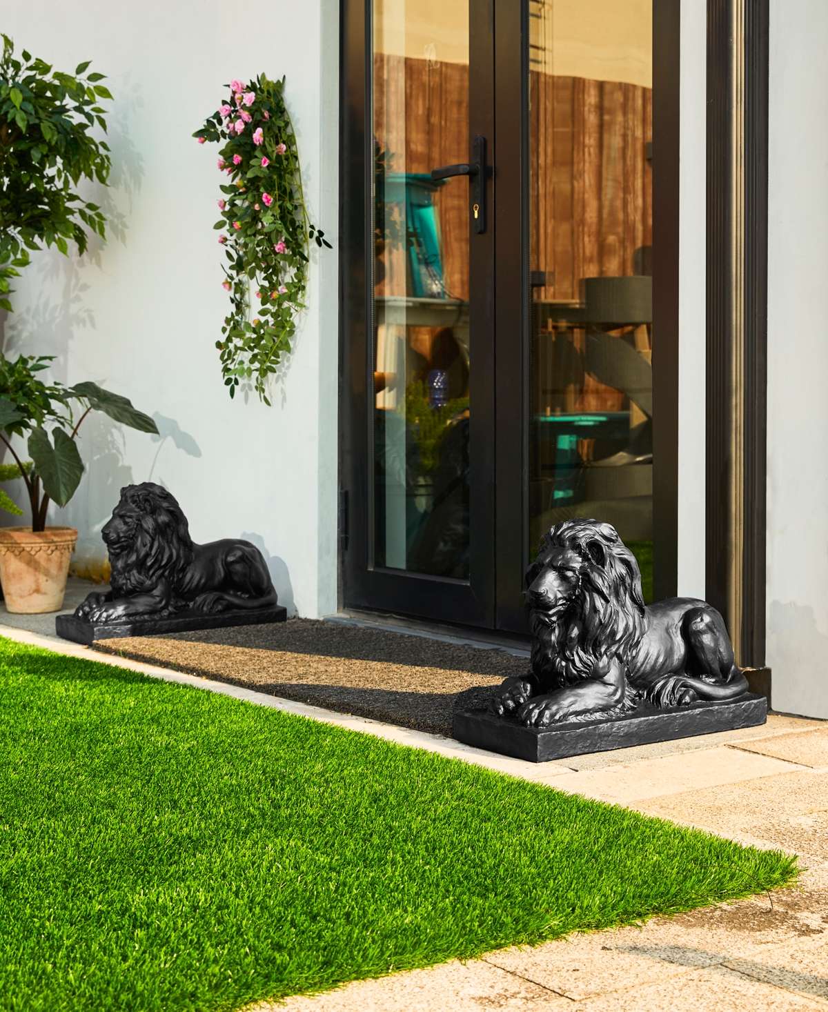 Glitzhome Set of 2 Black Lying Lion Garden Statue
