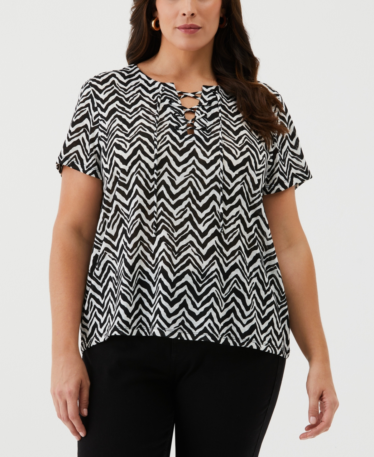 Plus Size Chevron Print Lace-Up Short Sleeve Tee Shirt - Black