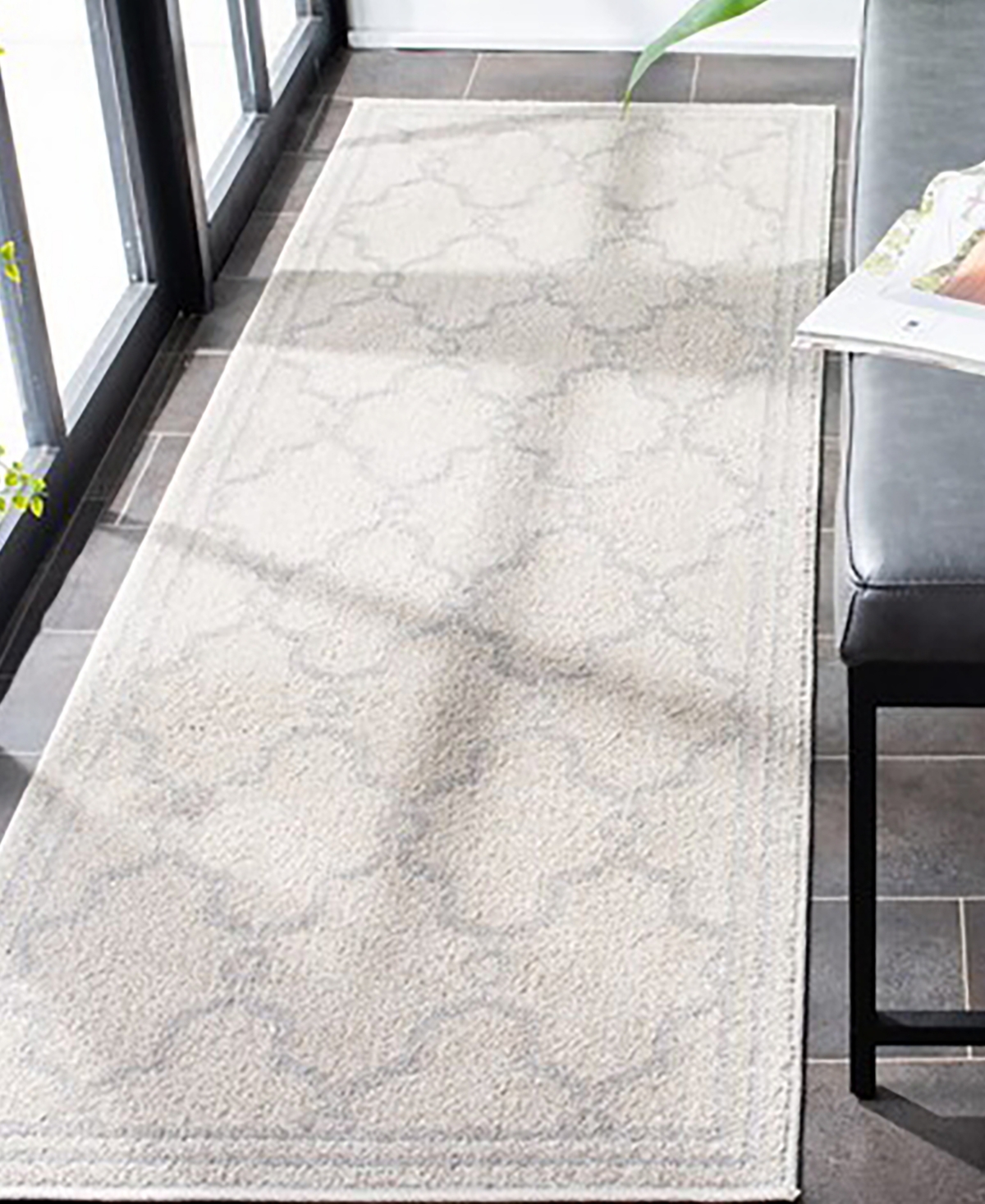 Safavieh Amherst AMT414and Light Grey 2'3