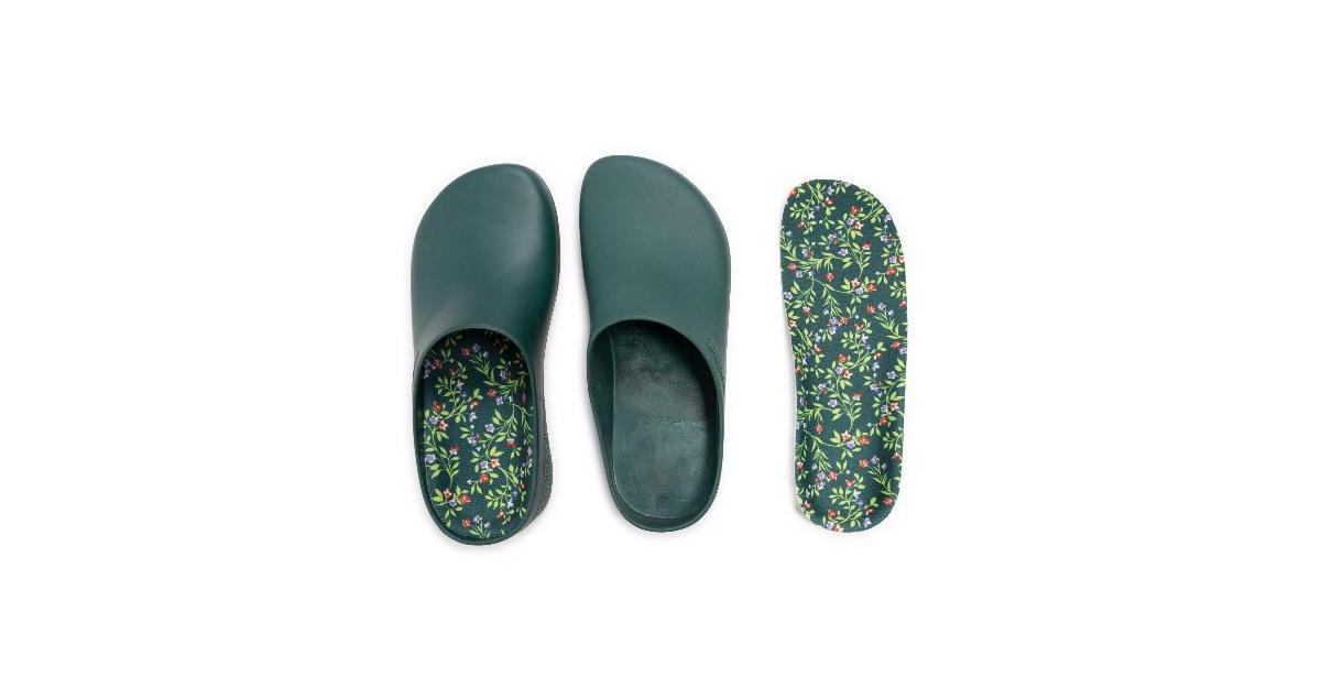 Muk Luks Women's Garden Clog and Glove Set