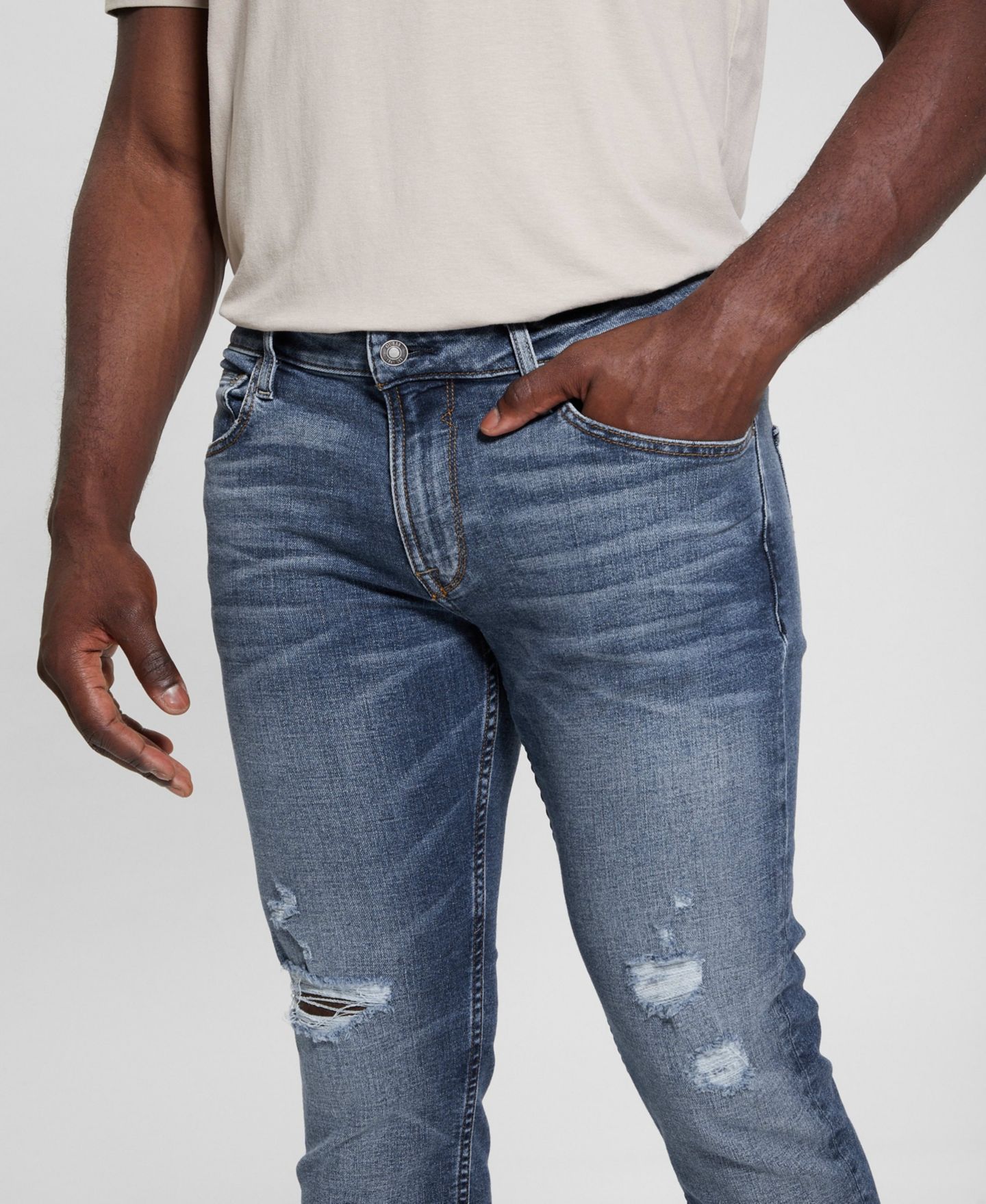 Мужские джинсы GUESS Finnley Medium Wash Tapered, цвет: Средняя варка — фото 4