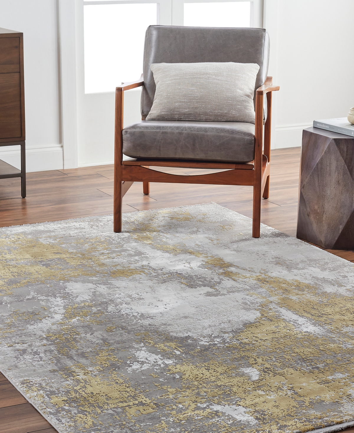 Surya Solar 32228 3'1"x5' Area Rug In Brown