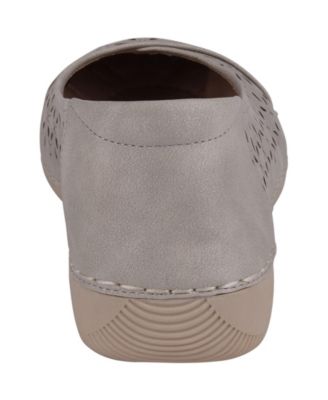 Women's Nysha Round Toe Laser Cut Flats