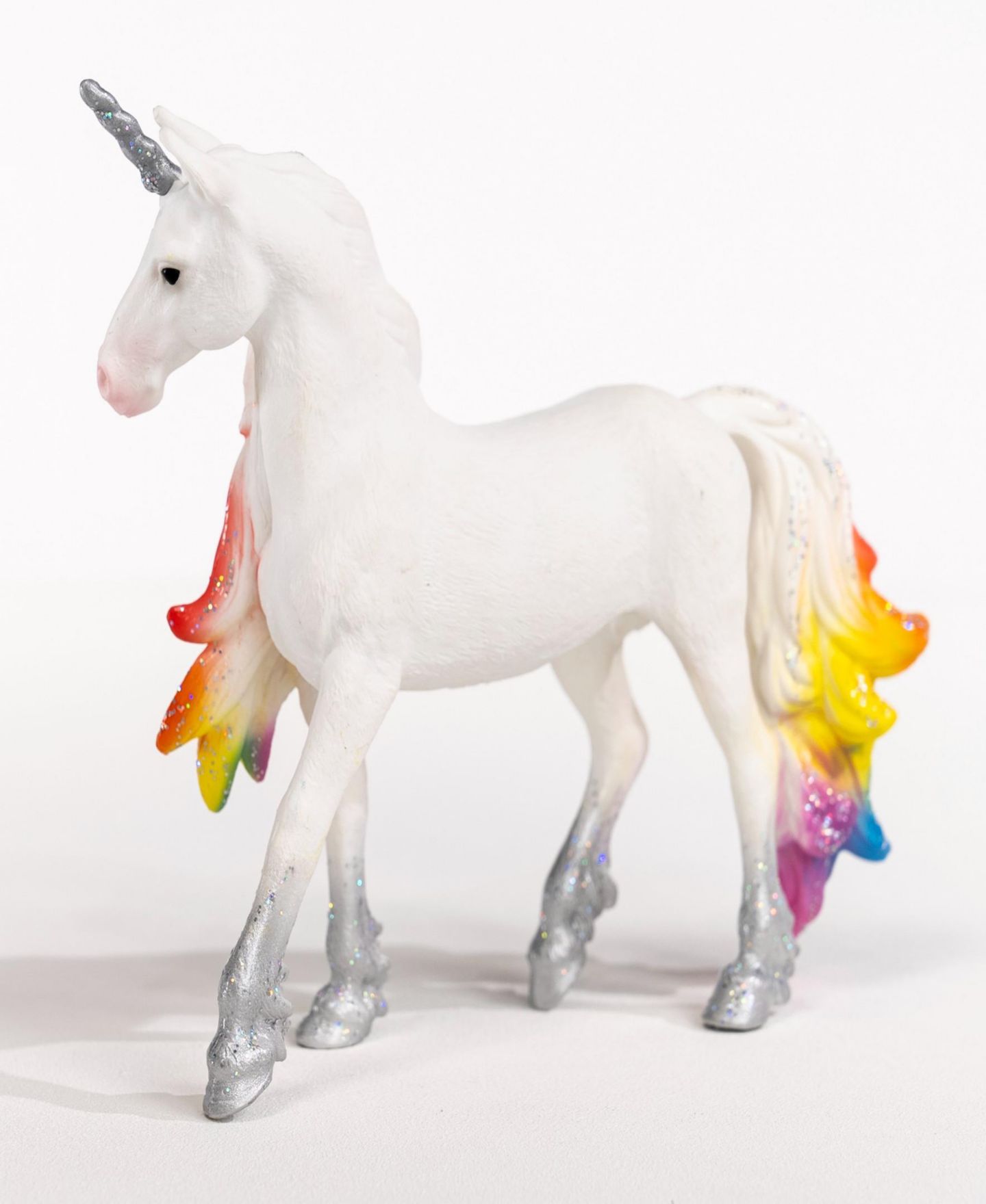 Детская фигурка Schleich Bayala Rainbow Love Unicorn Stallion Figurine, Ages 5+ — фото 6