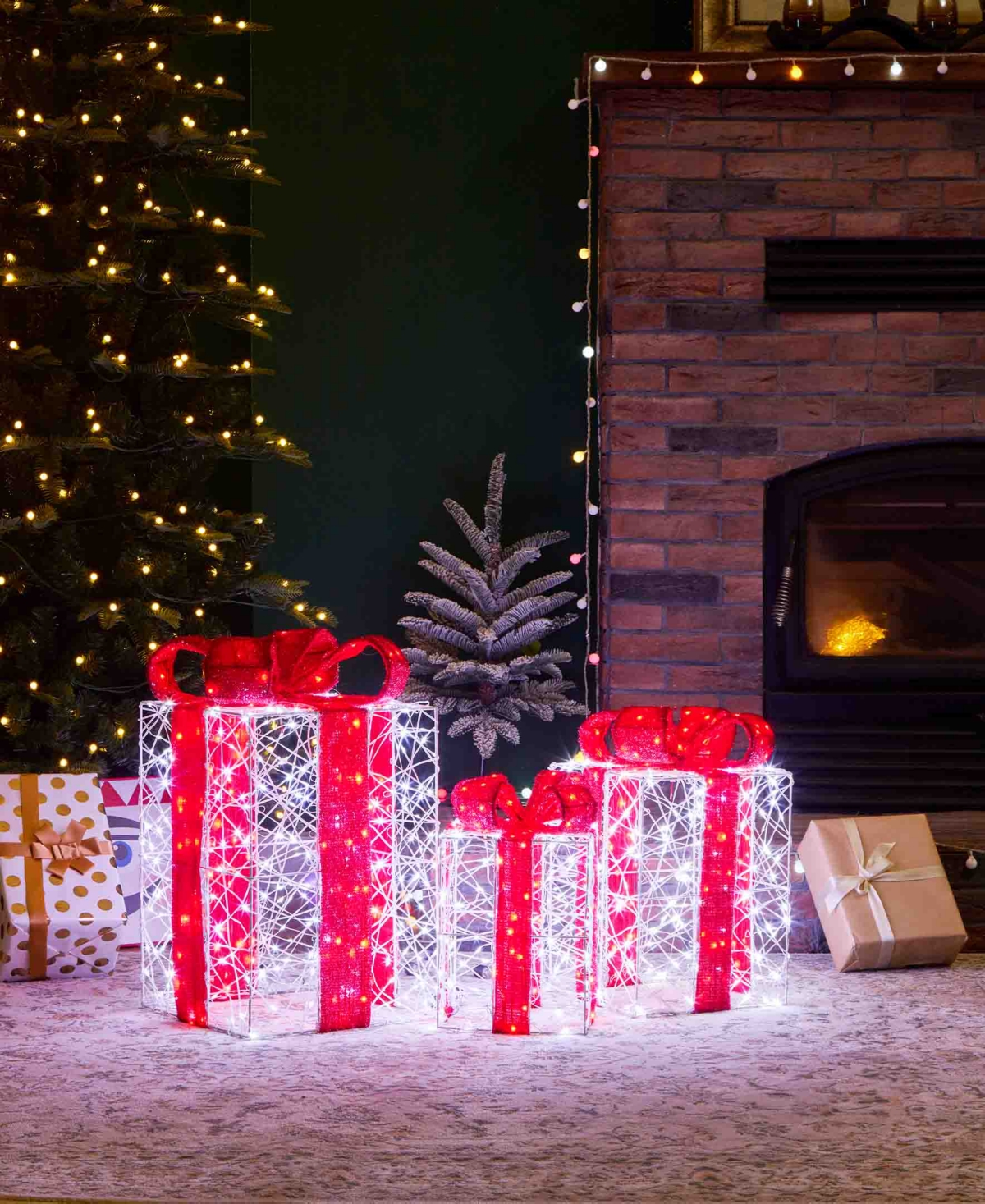 Glitzhome Set of 3 Lighted Christmas Crystal White 3D Giftbox Outdoor Decor with 855 White Light Emitting Diode Lights