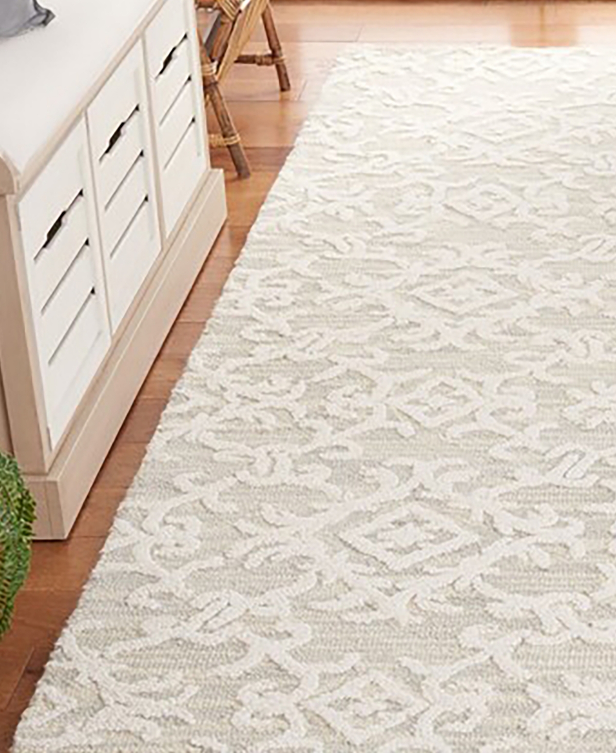 Safavieh Blossom I BLM104 2'3x6' Area Rug -Ivory