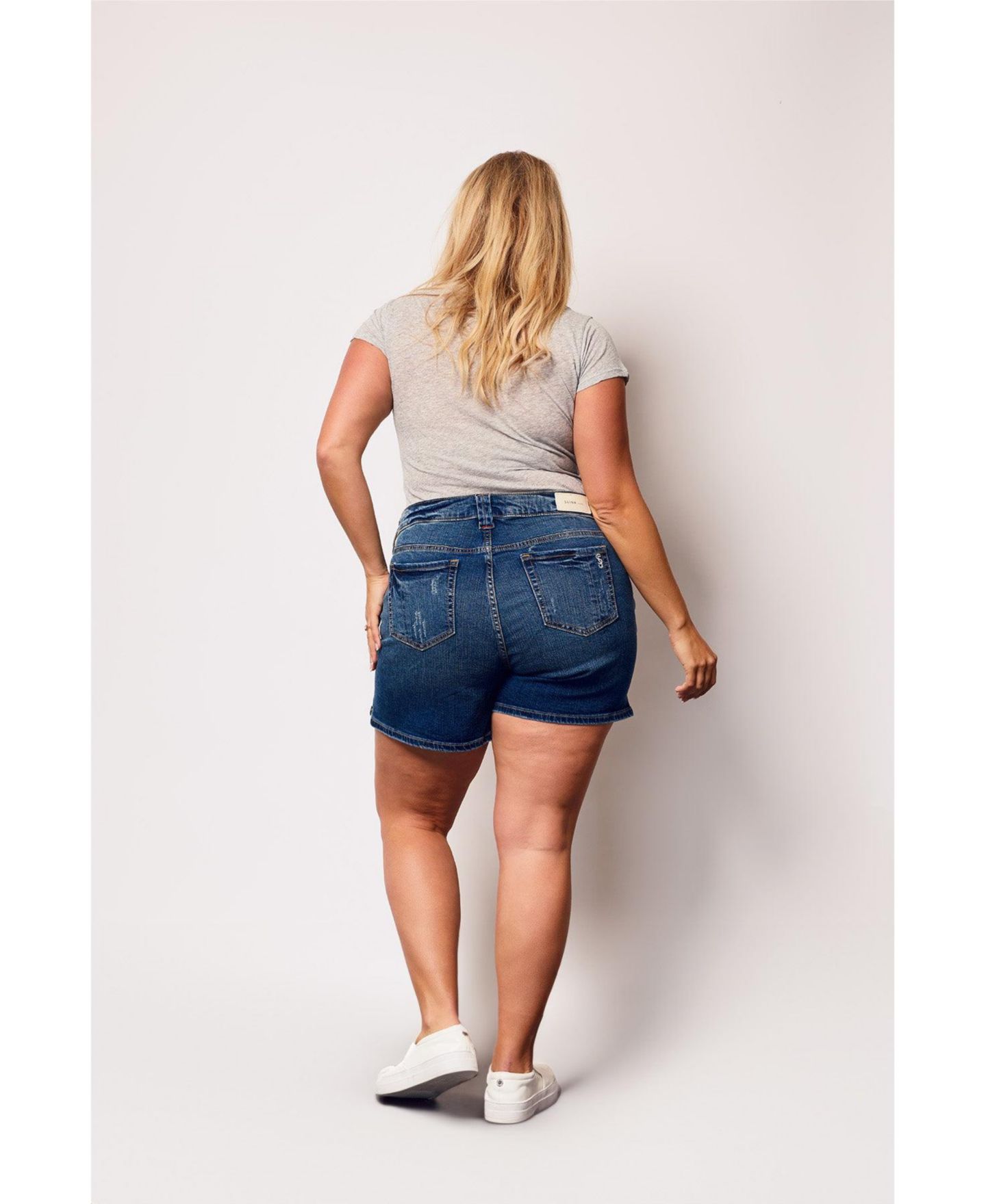 Женские шорты SLINK Jeans Plus Size Denim Mid Rise Shorts with Side Vents, цвет: Nora — фото 2