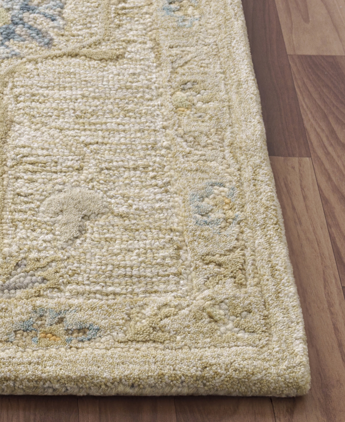 Lr Home Dahlia 5'x7'9" Area Rug In Cream