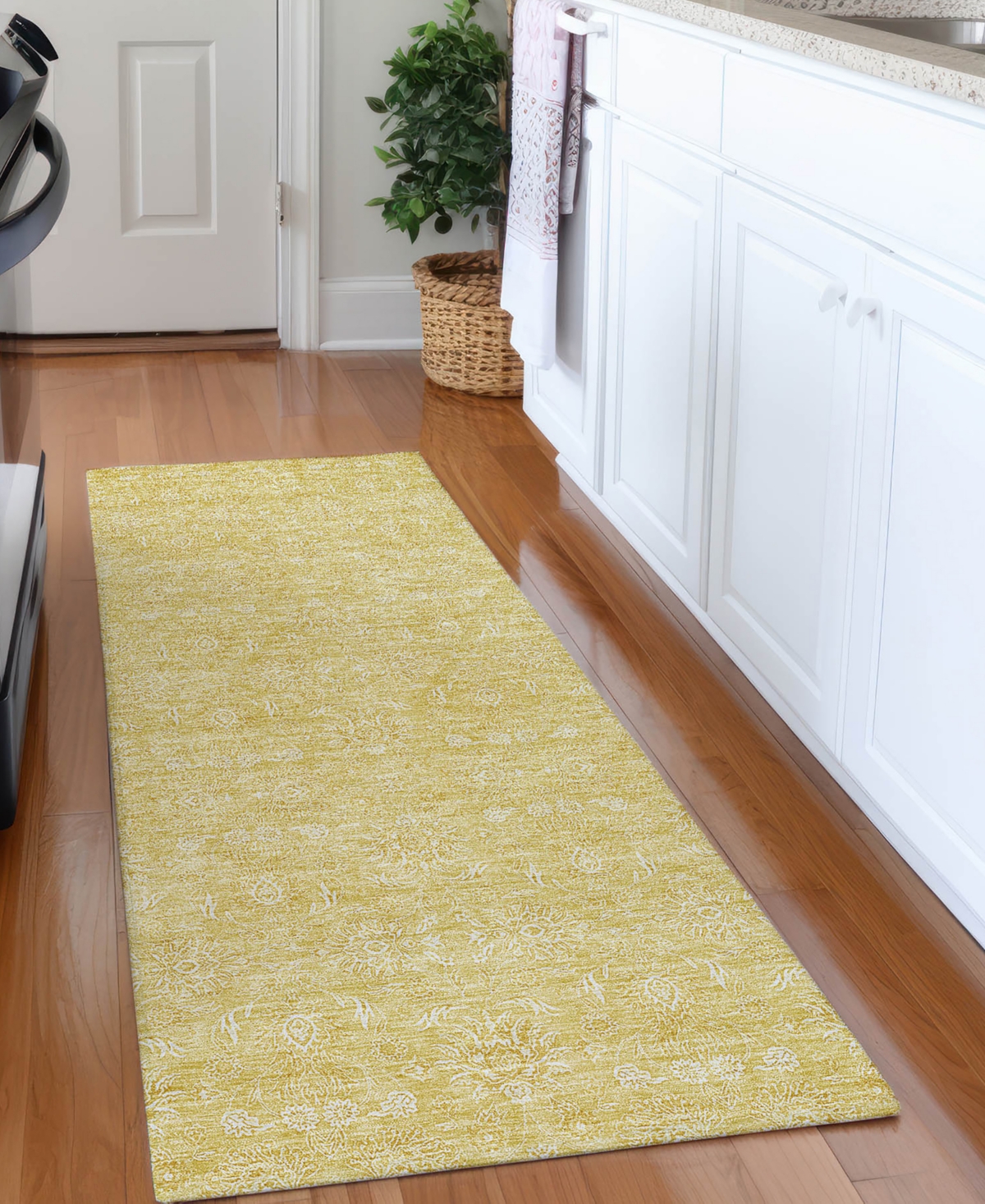 Addison Chantille Acn703 2'3"x7'6" Runner Area Rug In Gold