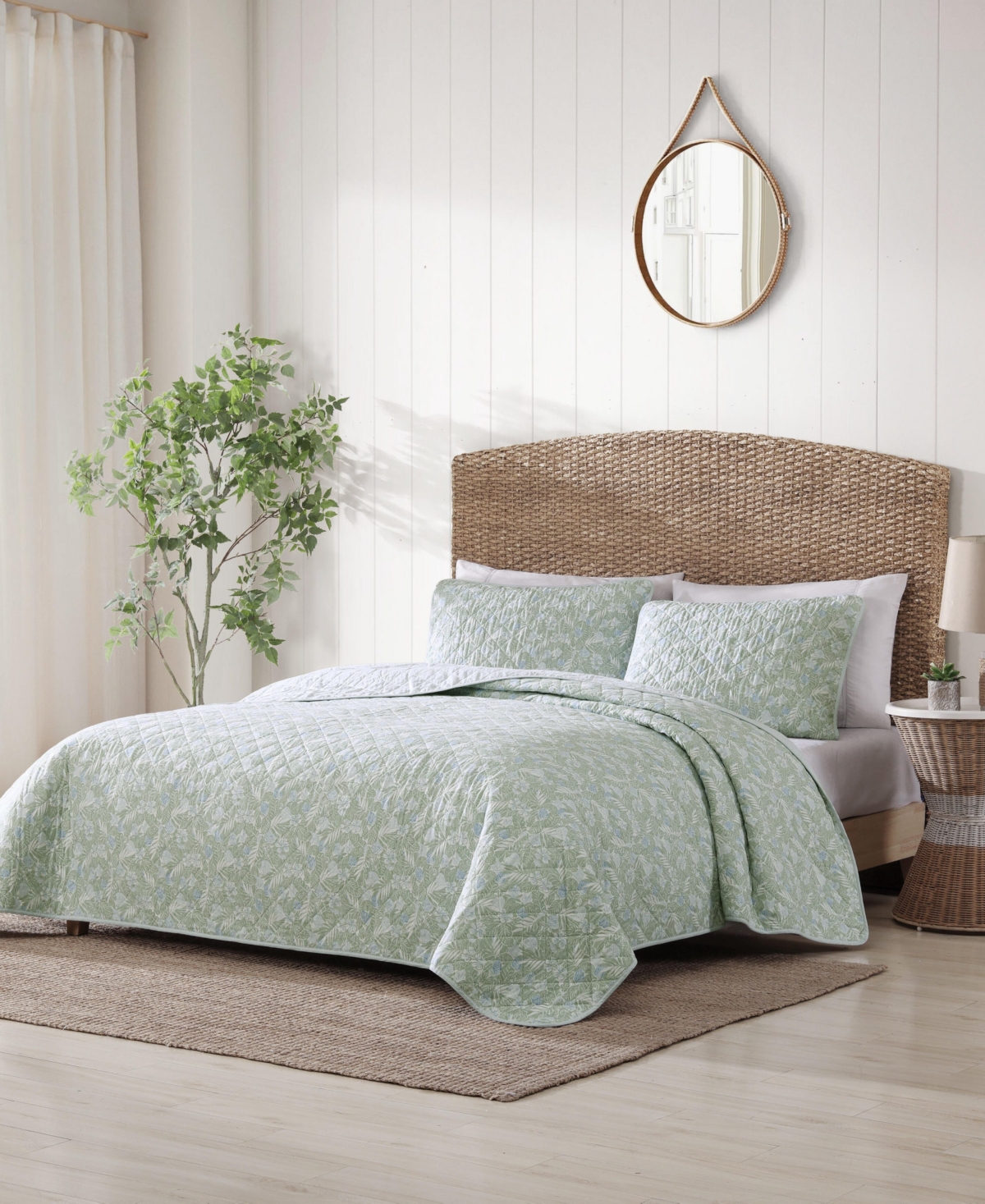 Tommy Bahama Home Closeout!  Pineapple Bloom Reversible 3 Piece Quilt Set, Full/queen In Spring Green