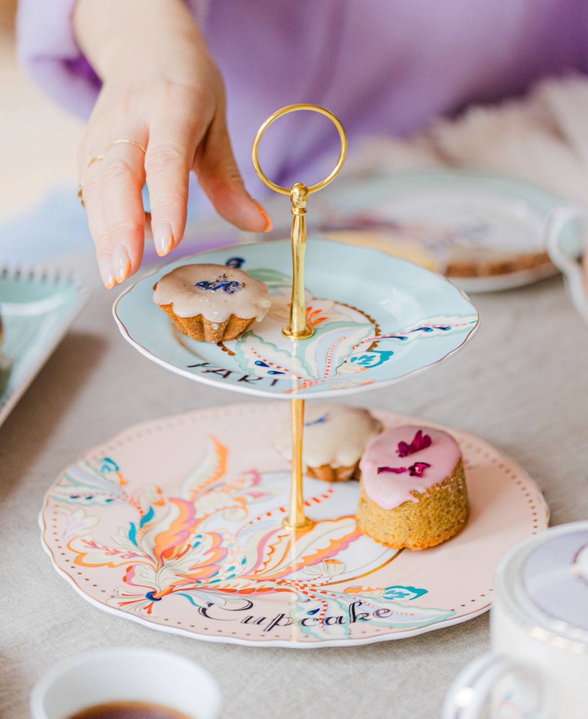Yvonne Ellen Floral 2 Tier Cake Stand In Multi | ModeSens