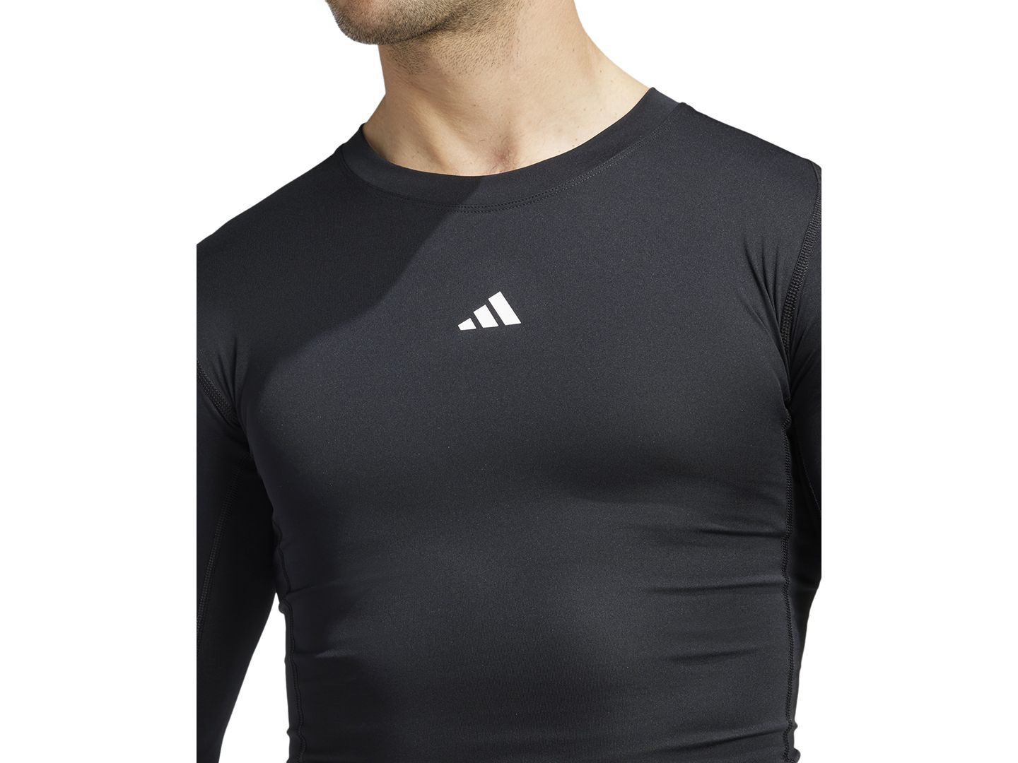 Мужская футболка adidas Tech-Fit Compression Crewneck, цвет: Чёрный — фото 2