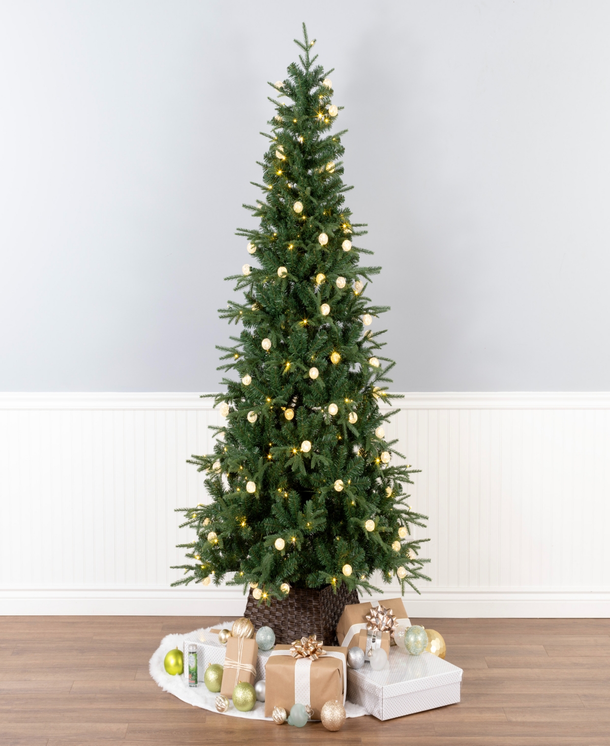 National Tree Company Duxbury Hinged Tree, 6 Feet. In Green