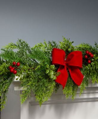 Christmas Classic Garland, 6 feet.