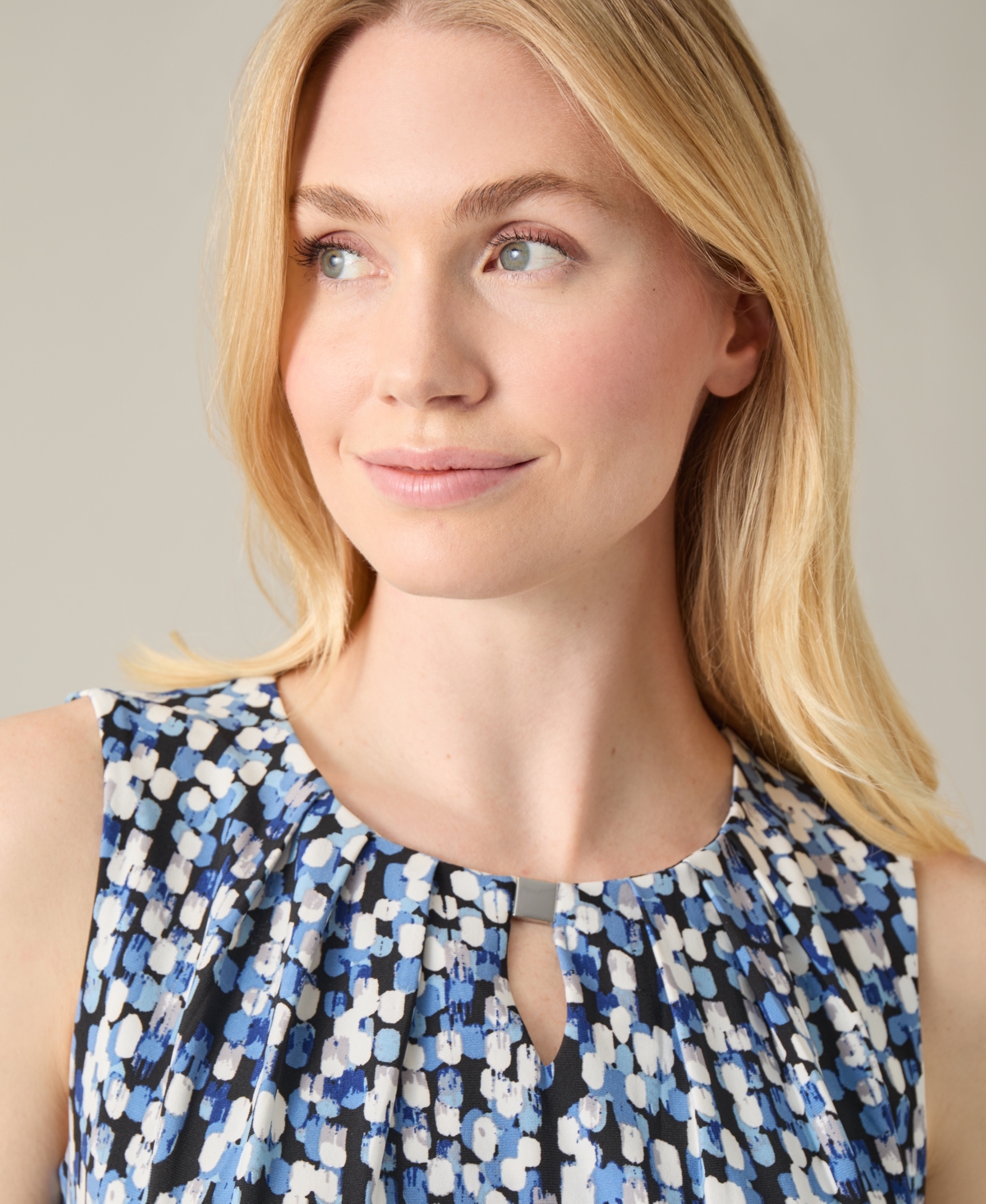 Kasper Women's Sleeveless Pleated Keyhole Blouse -Blue Heron Multi
