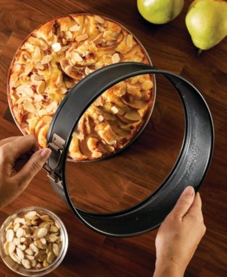 Bake with Mickey Mouse 9-Inch Springform Pan