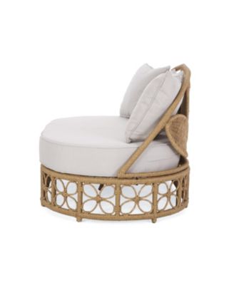 Wicker Outdoor Daybed With Pillows