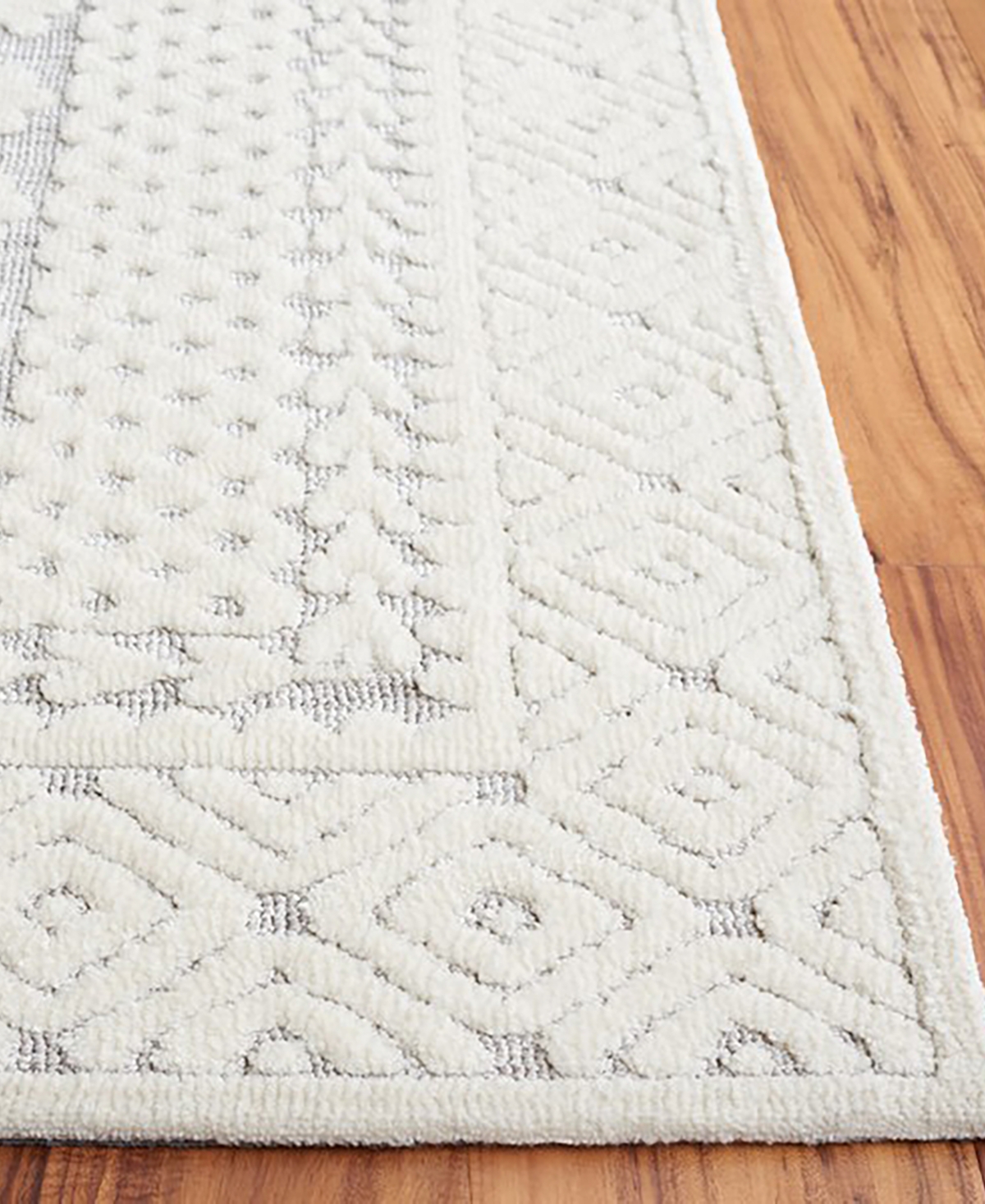 Safavieh Audrey AUD105F 4'x6' Area Rug -Ivory