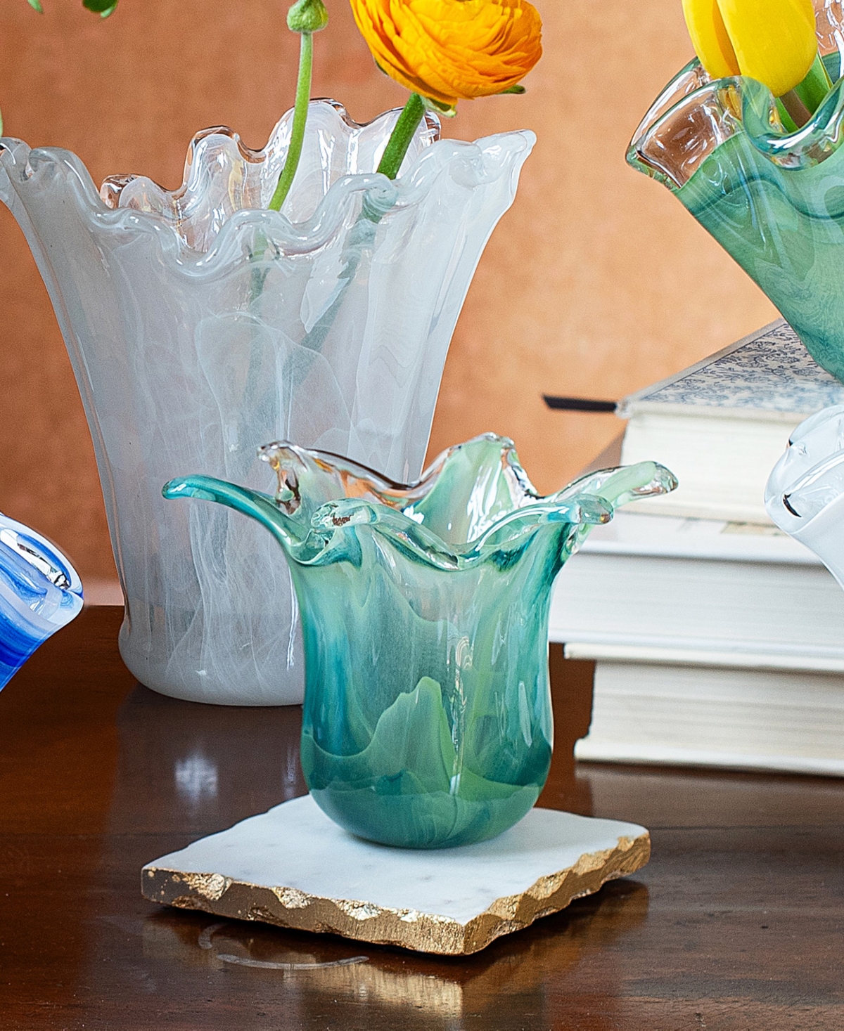 Vietri Onda Glass Petite Vase In Green