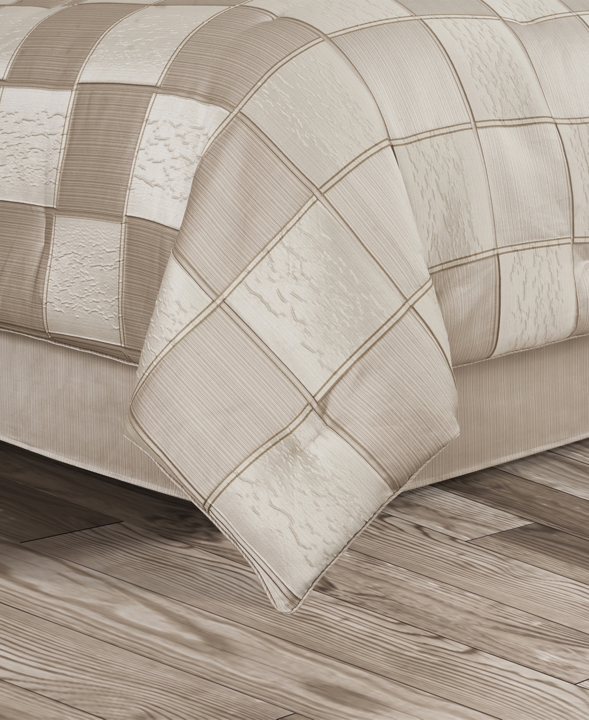 J Queen New York Brando 4-pc. Comforter Set, Queen In Flax