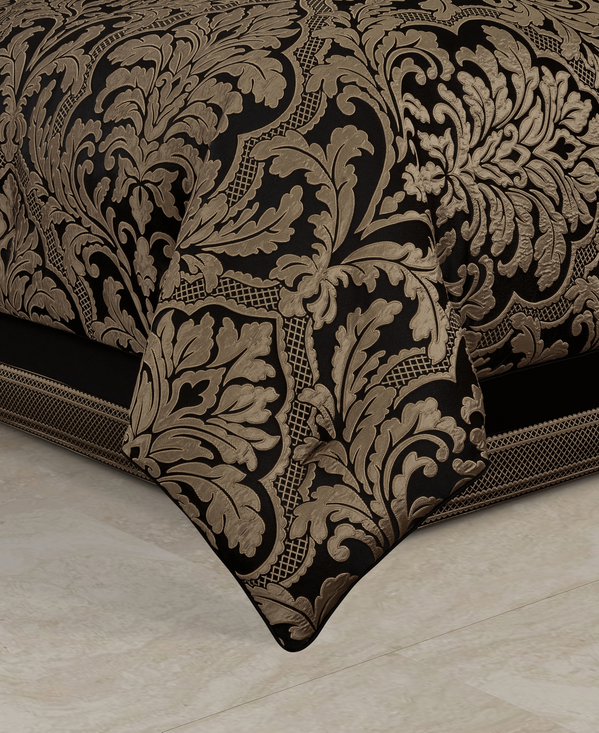J Queen New York Brunello 4-pc. Comforter Set, King In Black