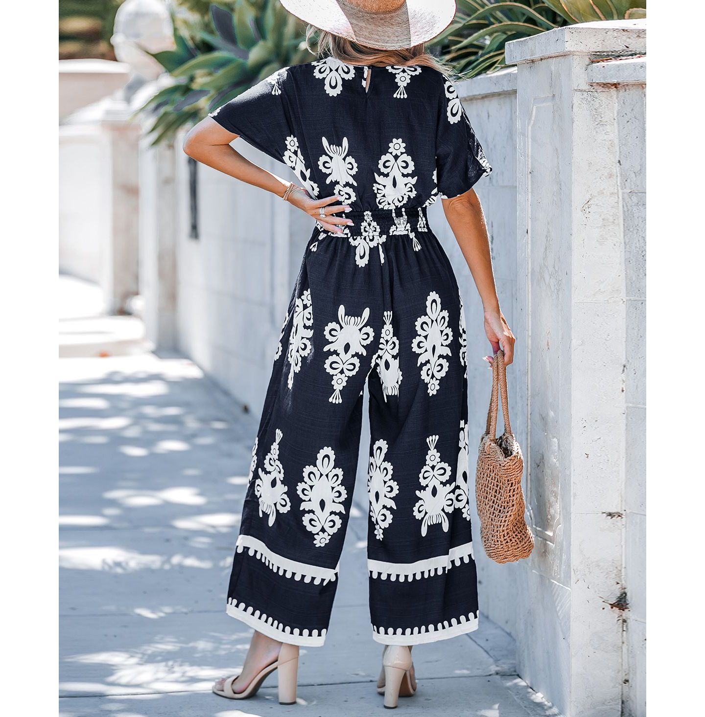 Женский комбинезон Cupshe Navy Smocked Waist Wide Leg Jumpsuit, цвет: Тёмный синий — фото 2