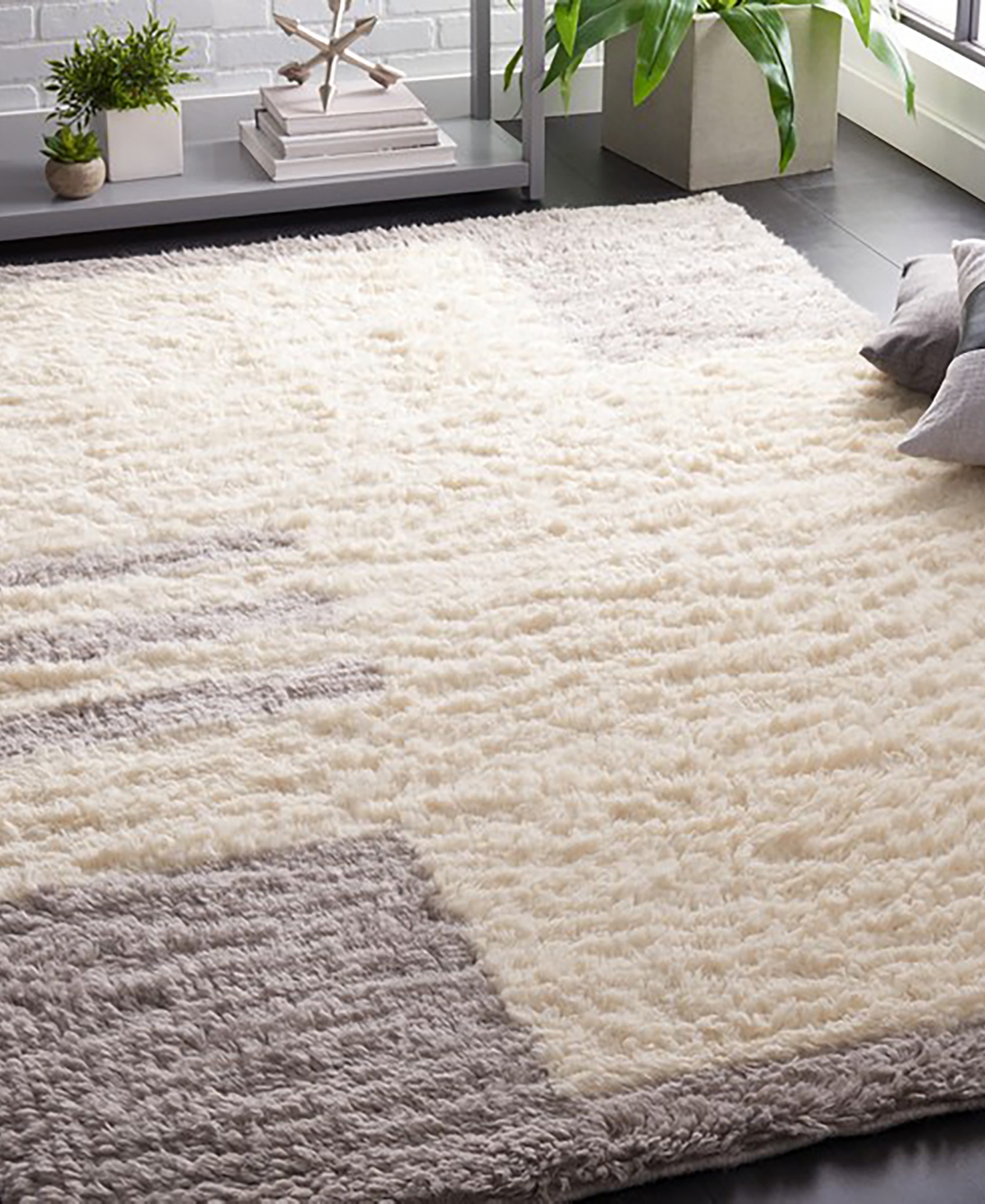Safavieh Casablanca 704 CSB704F 6'x6' Area Rug -ivory